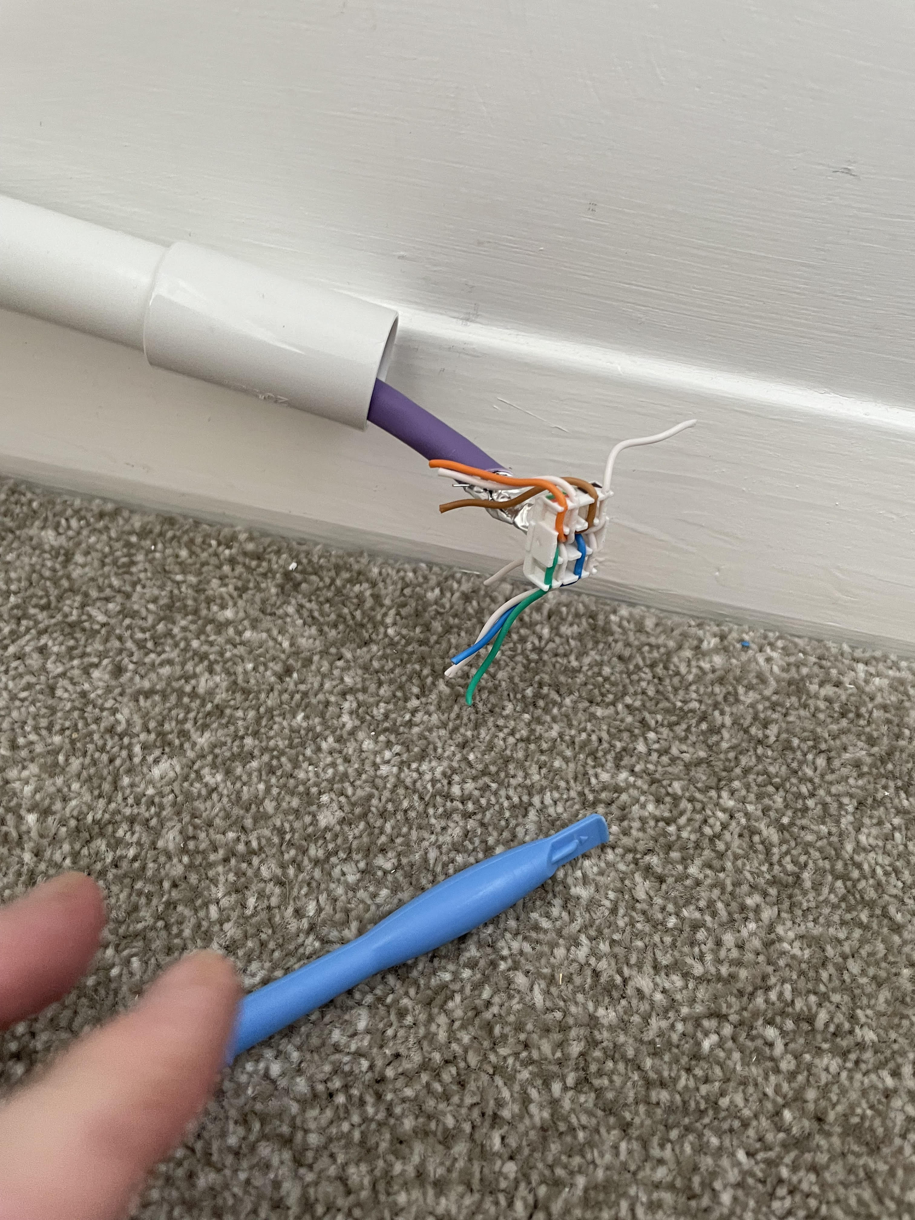 Arranging the paired wires in the RJ45 keystone (1)