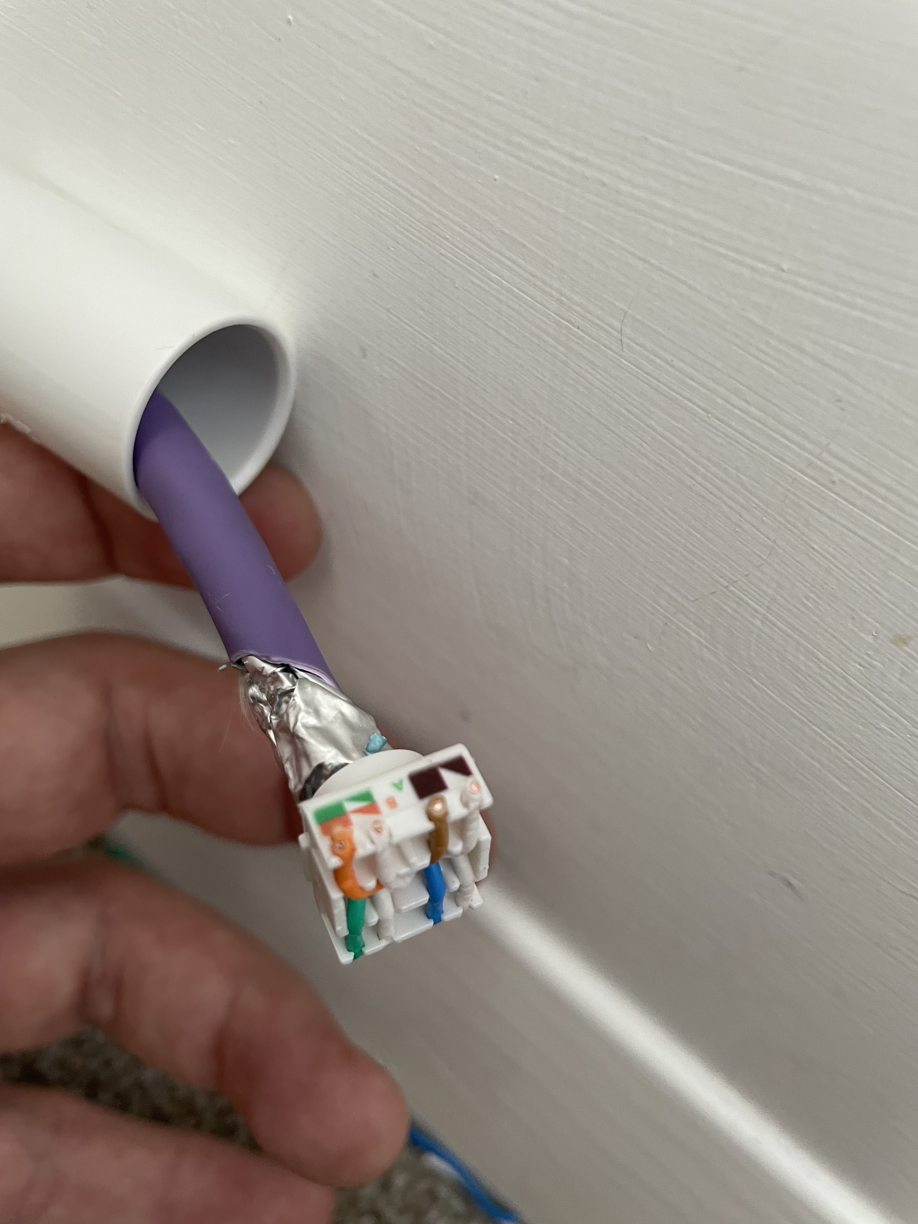 Arranging the paired wires in the RJ45 keystone (2)